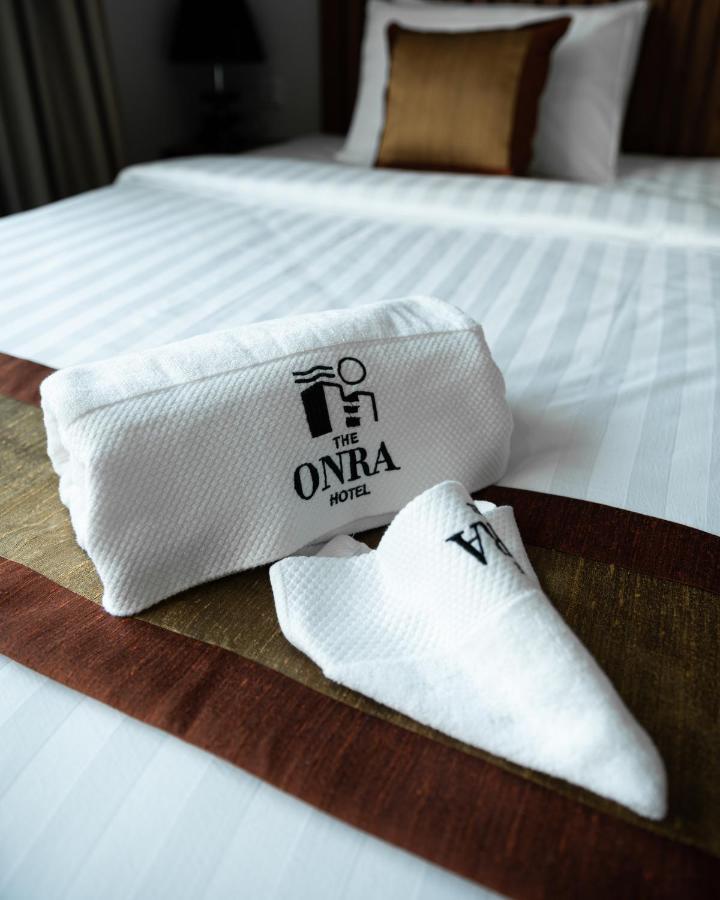 The Onra Hotel Phnom Penh Esterno foto
