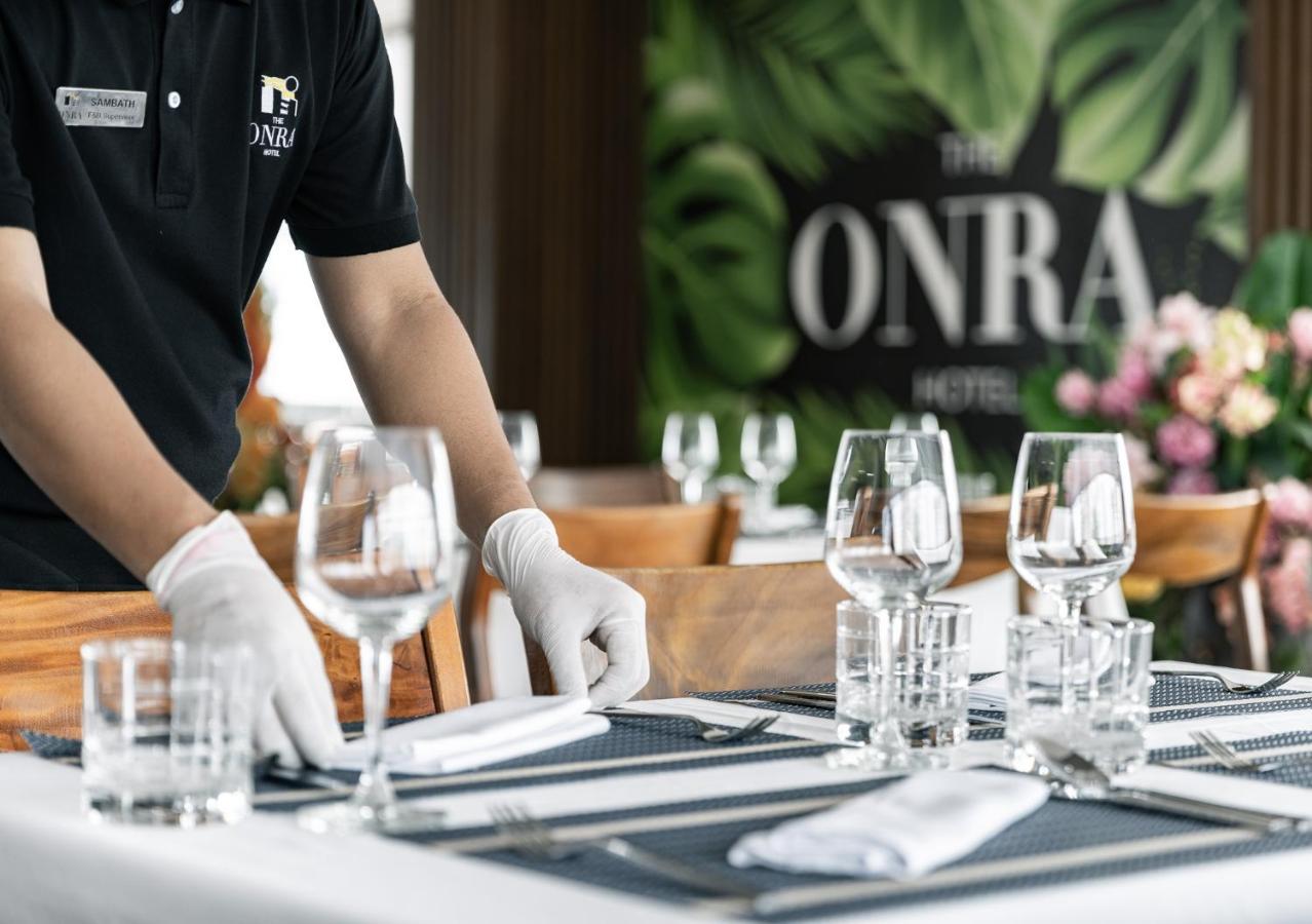 The Onra Hotel Phnom Penh Esterno foto