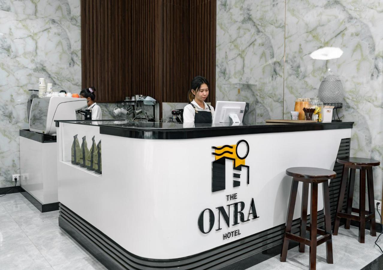 The Onra Hotel Phnom Penh Esterno foto