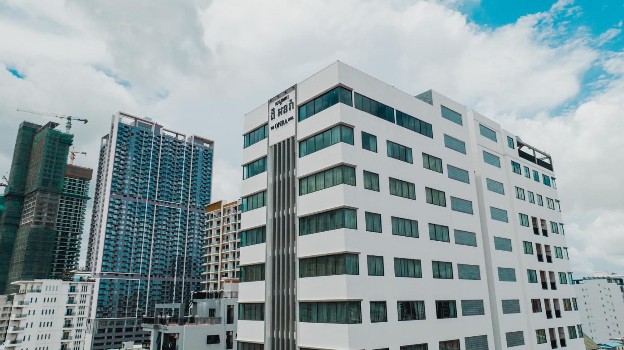 The Onra Hotel Phnom Penh Esterno foto