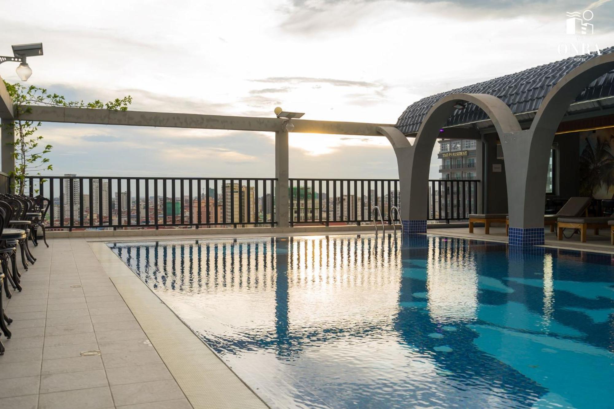 The Onra Hotel Phnom Penh Esterno foto